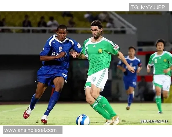 雅典队与莫陆军的激烈对决揭示了足球战术的博弈与激情