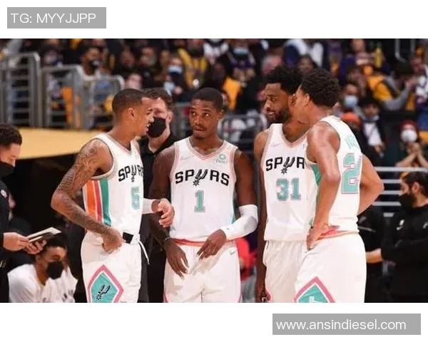 雷霆与马刺激战第三场关键时刻谁能掌控胜局引发球迷热议