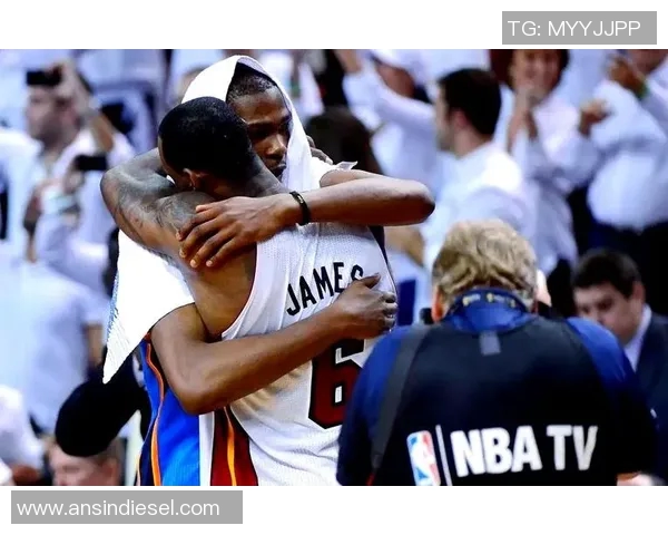 詹姆斯与杜兰特圣诞大战精彩回顾视频全程分析与精彩瞬间集锦 詹姆斯与杜兰特圣诞大战精彩回顾视频全程分析与精彩瞬间集锦