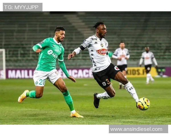 奥斯纳与韦恩的精彩对决揭示了足球战术的深层次博弈与球员的个人魅力 奥斯纳与韦恩的精彩对决揭示了足球战术的深层次博弈与球员的个人魅力