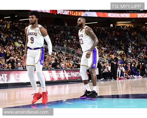 湖人队与2015年经典对决回顾：历史瞬间与精彩时刻的重温